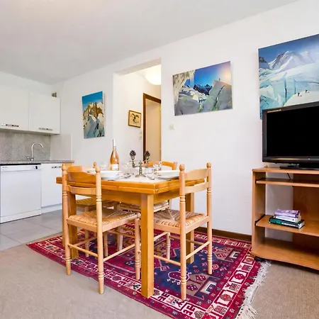 Lachenal 209a Lift 3-min Walk - Happy